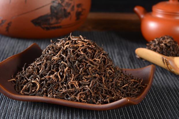 工艺:普洱茶 熟茶 宫廷金芽 产品原料: 勐海茶区古树纯料晒青毛茶发酵