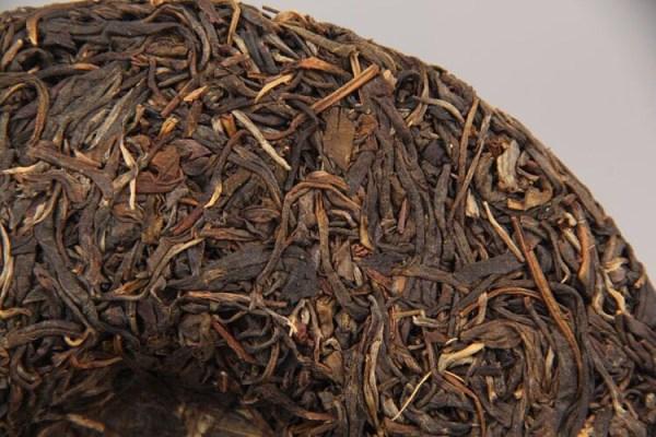 百年古树茶(生茶) 【产品原料】:云南勐海大叶种晒青毛茶制作 【产品